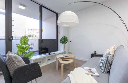 Waterloo Apartment | Inner City Stylish apt Walk to Green Square