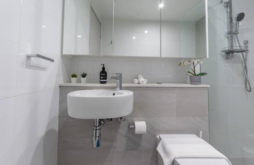 Waterloo Apartment | Inner City Stylish apt Walk to Green Square