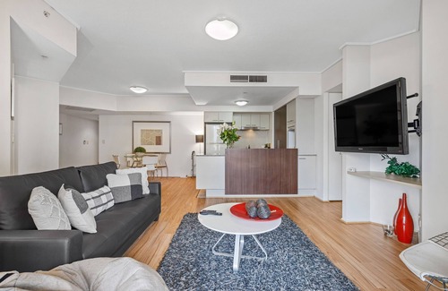 Brisbane Central Business District Apartment | Inner-City Vibes! 2Bed/1Bath/1Car/Pool/Balcony~CBD