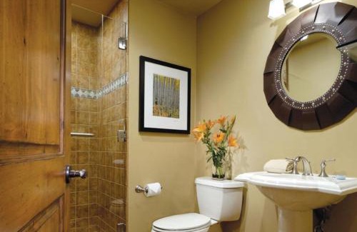 West End House | Innsbruck Aspen Deluxe Two-Bedroom Suite 02 w/Hot tub, Centrally located