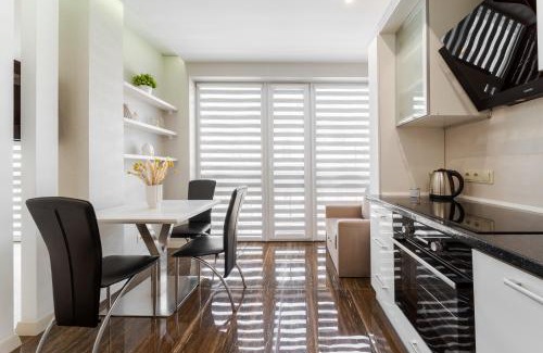 Lviv City Center Apartment | InshiApartments on Hazova str 2