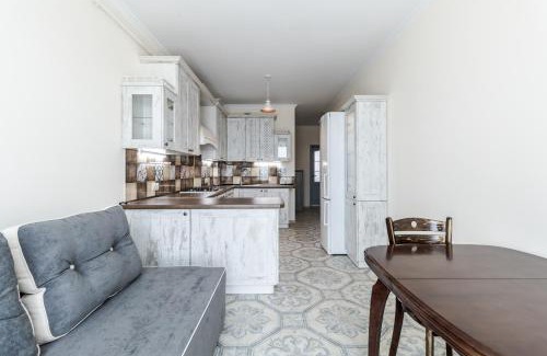 Lviv City Center Apartment | InshiApartments on Hazova str 4