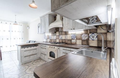 Lviv City Center Apartment | InshiApartments on Hazova str 4