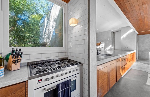 Toowong House | Inside Out! ~ 3 Bed House ~ Toowong