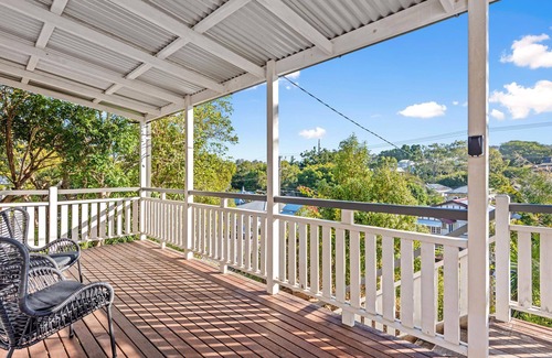 Toowong House | Inside Out! ~ 3 Bed House ~ Toowong