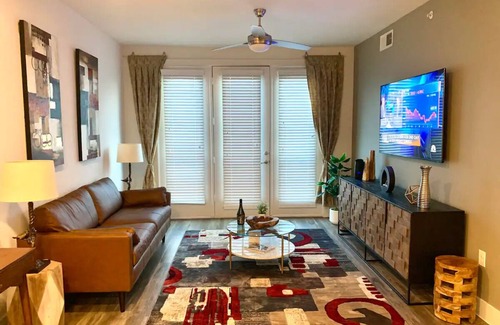 Legacy Park Apartment | Insta-worthy 1-BR Luxury gem at Legacy West