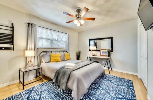Old East Dallas Apartment | Insta-Worthy Flat and Arboretum Tickets Included