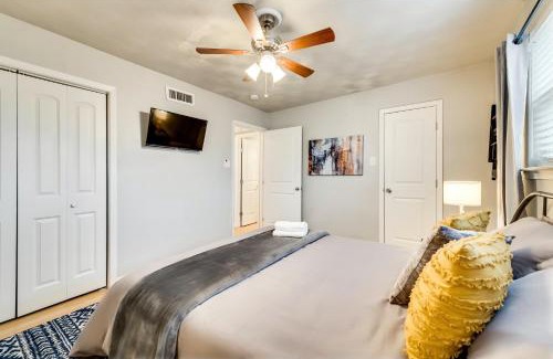 Old East Dallas Apartment | Insta-Worthy Flat and Arboretum Tickets Included