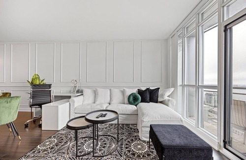 Fort York Condo | Insta-Worthy Toronto Stay Close to CN TOWER +More!