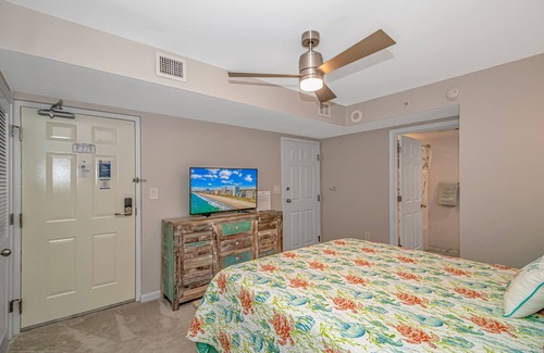 North Myrtle Beach Hotel | Intercostal Waterway Hotel Style Room - 5 min from the beach!