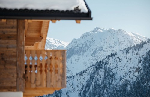 San Martino in Badia Ski Chalet | Intero Chalet Rich, con Vista Sulle Montagne, Balcone, Giardino Privato e Wifi;