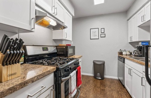 Fort Worth Apartment | Intimate 2BD:TCU Walkable, heartwarming & spacious