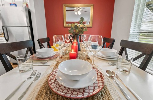 Fort Worth Apartment | Intimate 2BD:TCU Walkable, heartwarming & spacious