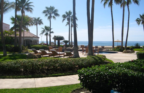 Zona Hotelera Villa | Intimate and Quiet - Private Villa on the Beach.