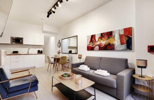 Pigalle Apartment | Intimate Apartment with Air Conditioner & Jacuzzi 2BR 6P Montmartre