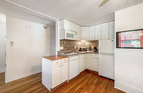 Hammondsport Apartment | Intimate Getaway for Two w/ a Kitchenette, Free WiFi, Cable TV, & Shared Grill