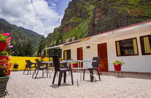 Ollantaytambo House | Intitambo three star hotel with panoramic view of the mountains