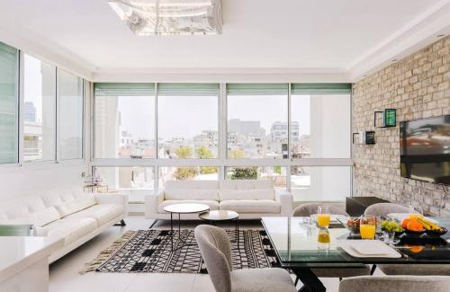 Kerem HaTeimanim Apartment | Into the Jacuzzi by HolyGuest