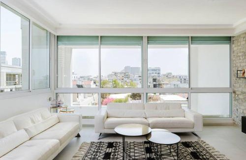 Kerem HaTeimanim Apartment | Into the Jacuzzi by HolyGuest