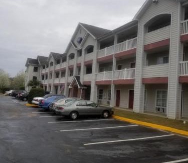 Warner Robins Hotel | Intown Suites Extended Stay Warner Robins