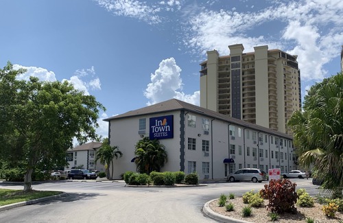 Villas Hotel | InTown Suites Extended Stay Fort Myers