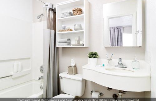 Hazelwood Hotel | InTown Suites Extended Stay St. Louis MO - Hazelwood