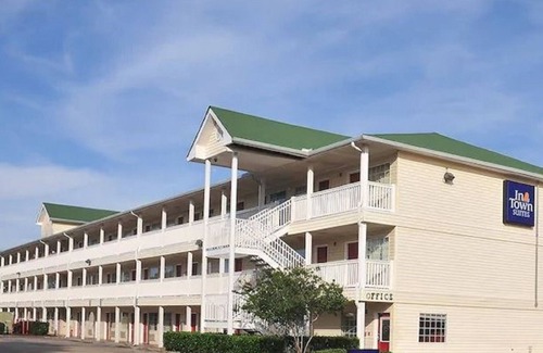Harvey Hotel | InTown Suites Extended Stay Select New Orleans LA - Harvey