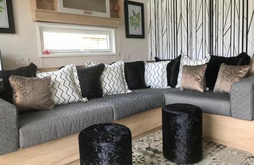 South Galson House | Inverness Lodge-Sleeps 4-Mezzanine Level-Parking