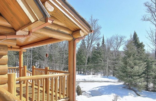 Saint-Faustin-Lac-Carre Cottage | Inviting and relaxing log home close to Tremblant