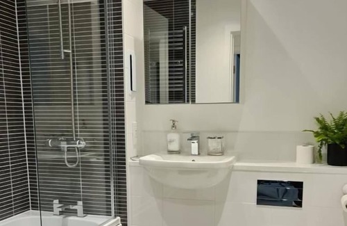 Woolwich Apartment | Inviting 1-Bed Apartment in London