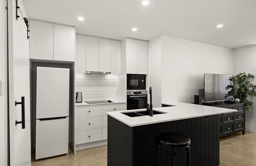 New Farm Apartment | Inviting 1-Bed with Pool by Parks & Shops