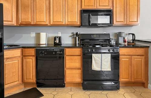 Old City Apartment | Inviting 1BD | 5 Beds | Steps to Independence Hall
