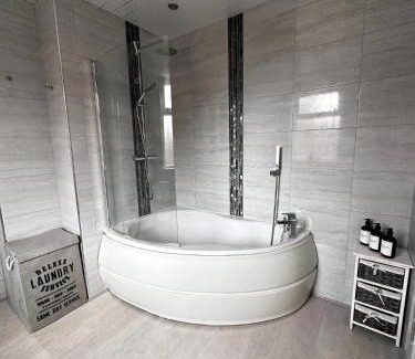 Rochdale Apartment | Inviting 2-Bed Apartment in Rochdale