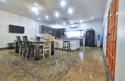 Orange Hill Apartment | Inviting 3-Bed Apt in Whim Estate- nearScarborough