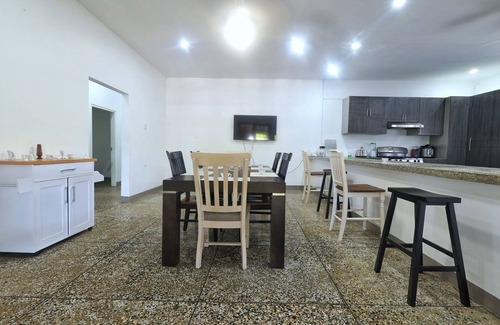 Orange Hill Apartment | Inviting 3-Bed Apt in Whim Estate- nearScarborough