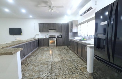 Orange Hill Apartment | Inviting 3-Bed Apt in Whim Estate- nearScarborough