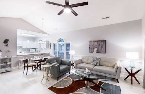 Myrtle Beach Condo | Inviting 3rd floor condo with pool, fitness area, golf, central AC, & W/D