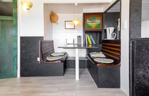 Westouter Ski Chalet | Inviting Chalet in Westouter with Garden
