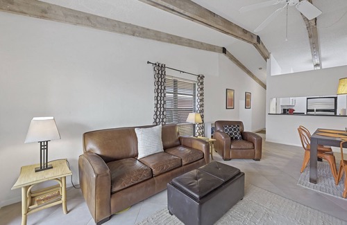 Marco Island Condo | Inviting condo w/pool just a steps from the beach