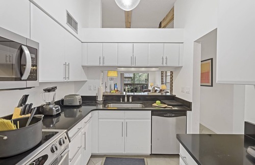 Marco Island Condo | Inviting condo w/pool just a steps from the beach