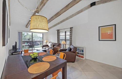 Marco Island House | Inviting condo with pool just a steps from the beach