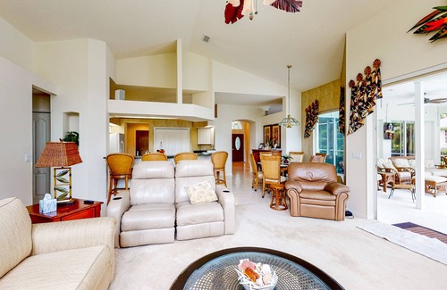 River Hills Masters House | Inviting house in Valrico with private pool & access to tennis/golf