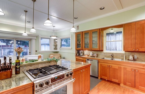 Old Ballard Apartment | Inviting Seattle Apartment: 4 Mi to Ballard Locks