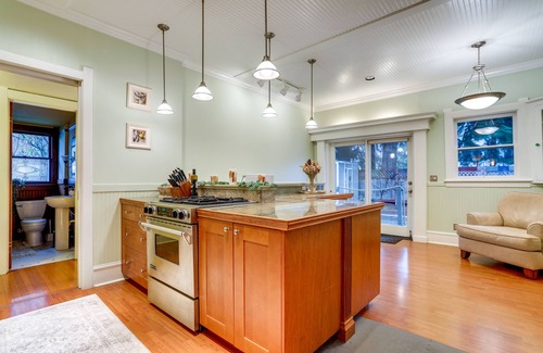 Old Ballard Apartment | Inviting Seattle Apartment: 4 Mi to Ballard Locks