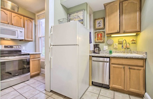 Uptown Historic District Apartment | Inviting Uptown New Orleans Apt: Perfect Location!