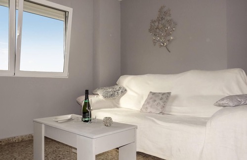 Platja de Piles Apartment | Inviting vacation apartment with sea view.