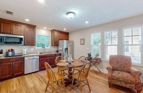 Fernandina Beach Cottage | Inviting waterfront cottage w separate garage apartment and stunning marsh view