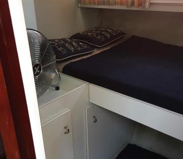 Sete Boat Rental | IPHARRA - Bateau à quai