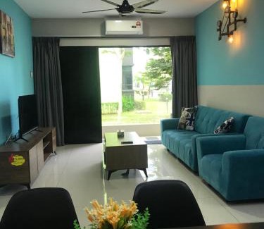 Kampung Kuala Pari House | Ipoh Manhattan TSL Pool View Water Park Homestay!