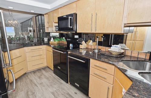 Holiday Isle Condo | IR 402 Is a Gorgeous Gulf Front 2 br/2bath w/washer & dryer